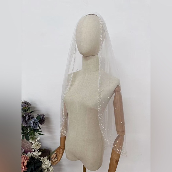 Short Pearl Beaded Wedding Veil